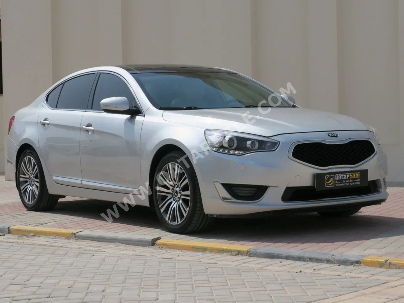 كيا  كادينزا  2015  اوتوماتيك  66,000 كم  6 سلندر  سحب امامي  سيدان  فضي