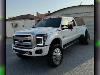 Ford  F  450  2015  Automatic  29,000 Km  8 Cylinder  Four Wheel Drive (4WD)  Pick Up  White