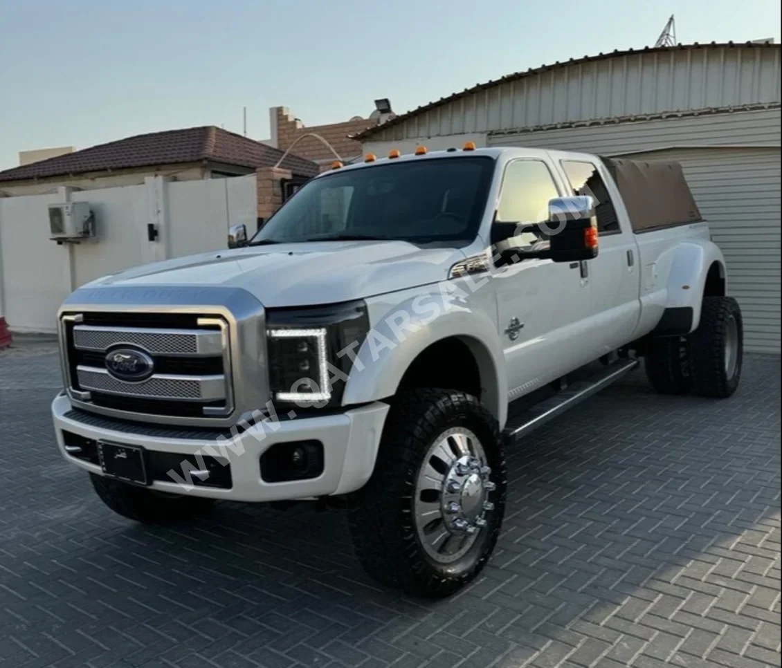 Ford  F  450  2015  Automatic  29,000 Km  8 Cylinder  Four Wheel Drive (4WD)  Pick Up  White