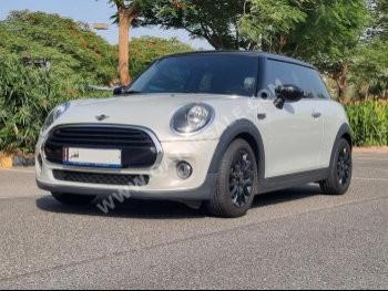 Mini  Cooper  2021  Automatic  82,000 Km  3 Cylinder  Front Wheel Drive (FWD)  Hatchback  Pearl  With Warranty