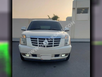 Cadillac  Escalade  ESV  2008  Automatic  247,000 Km  8 Cylinder  All Wheel Drive (AWD)  SUV  Pearl