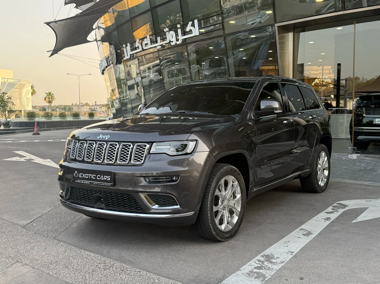 Jeep  Grand Cherokee  Summit  2021  Automatic  18,000 Km  6 Cylinder  Four Wheel Drive (4WD)  SUV  Gray  With Warranty