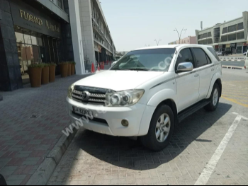 Toyota  Fortuner  SR5  2009  Automatic  470,000 Km  4 Cylinder  Four Wheel Drive (4WD)  SUV  White