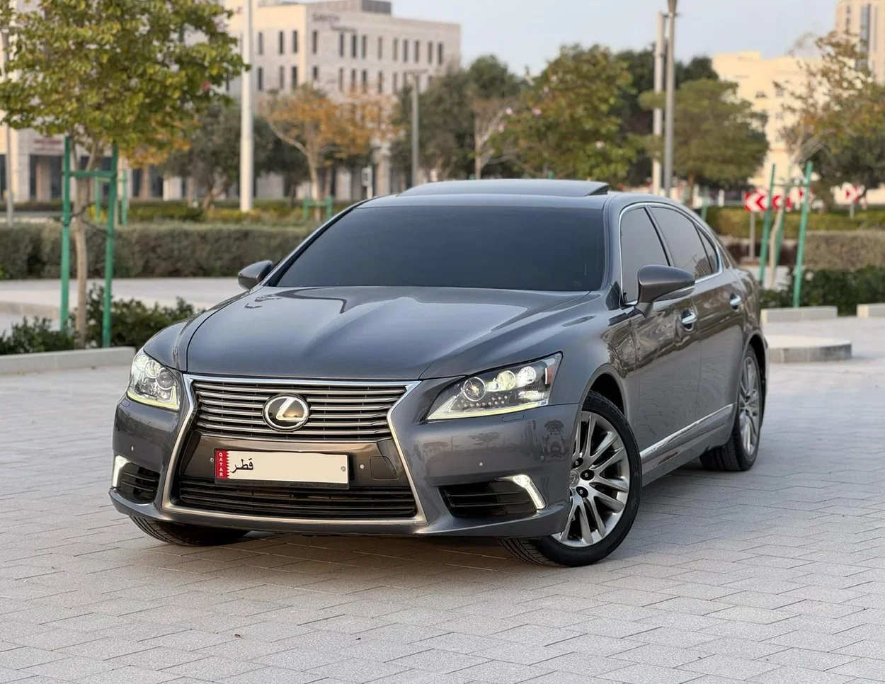 لكزس  ال اس  460 L  2015  اوتوماتيك  129,000 كم  8 سلندر  دفع خلفي  سيدان  رمادي
