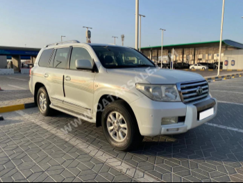 Toyota  Land Cruiser  G Limited  2009  Automatic  197,000 Km  6 Cylinder  Four Wheel Drive (4WD)  SUV  White