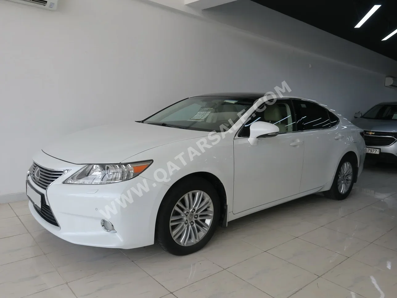 Lexus  ES  350  2013  Automatic  100,000 Km  6 Cylinder  Rear Wheel Drive (RWD)  Sedan  White