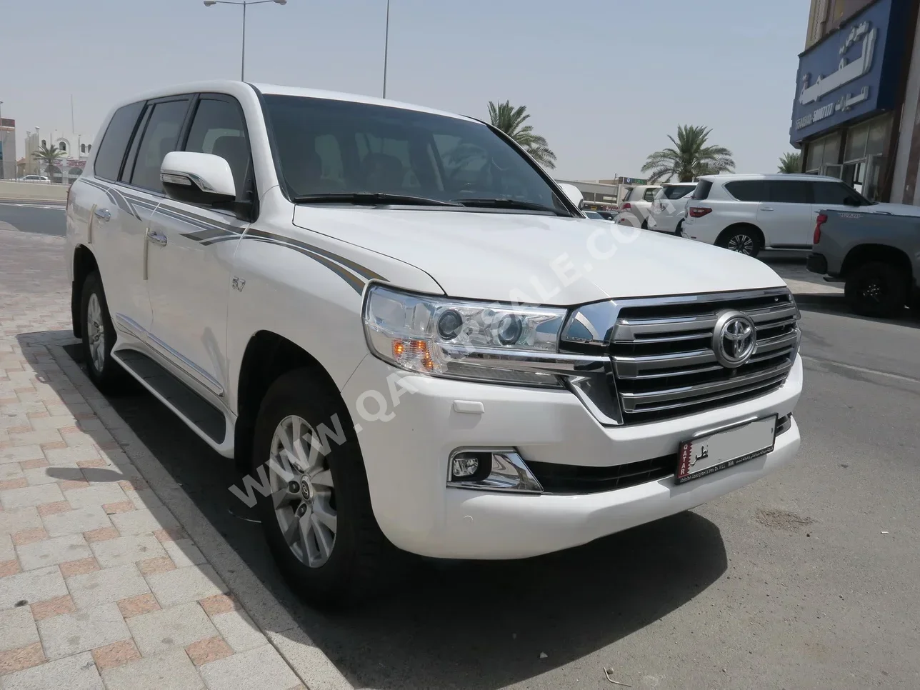 Toyota  Land Cruiser  VXR  2017  Automatic  117,000 Km  8 Cylinder  Four Wheel Drive (4WD)  SUV  White