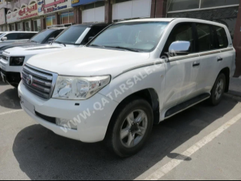 Toyota  Land Cruiser  VXR  2011  Automatic  281,000 Km  8 Cylinder  Four Wheel Drive (4WD)  SUV  White