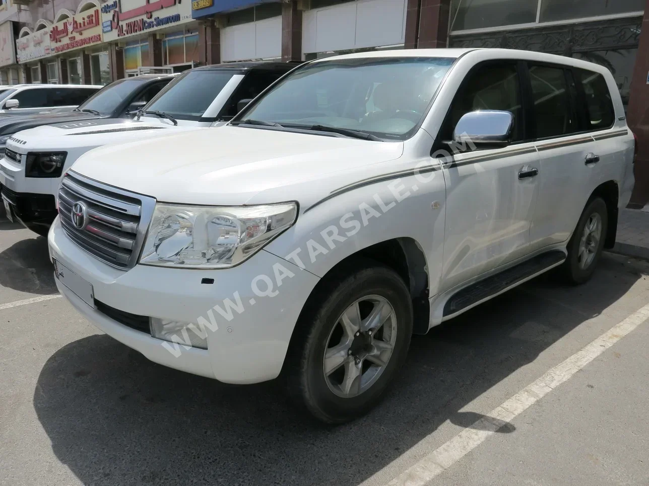 Toyota  Land Cruiser  VXR  2011  Automatic  281,000 Km  8 Cylinder  Four Wheel Drive (4WD)  SUV  White