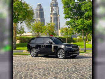 Land Rover  Range Rover  Vogue SE  2023  Automatic  30,200 Km  6 Cylinder  Four Wheel Drive (4WD)  SUV  Black  With Warranty