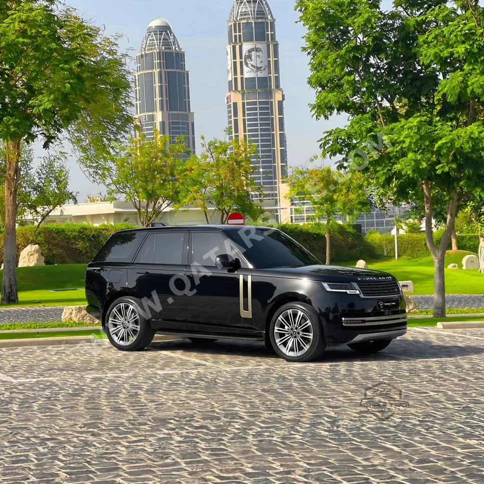 Land Rover  Range Rover  Vogue SE  2023  Automatic  30,200 Km  6 Cylinder  Four Wheel Drive (4WD)  SUV  Black  With Warranty