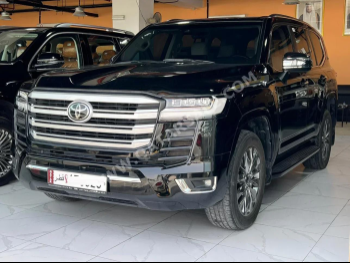 Toyota  Land Cruiser  VXR Twin Turbo  2022  Automatic  54,000 Km  6 Cylinder  Four Wheel Drive (4WD)  SUV  Black  With Warranty