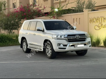 Toyota  Land Cruiser  GXR  2019  Automatic  200,000 Km  8 Cylinder  Four Wheel Drive (4WD)  SUV  White