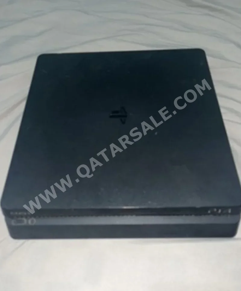 Video Games Consoles - Sony  - PlayStation 4  - 1 TB