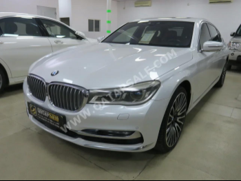 BMW  7-Series  750 Li  2016  Automatic  92,000 Km  8 Cylinder  Rear Wheel Drive (RWD)  Sedan  White