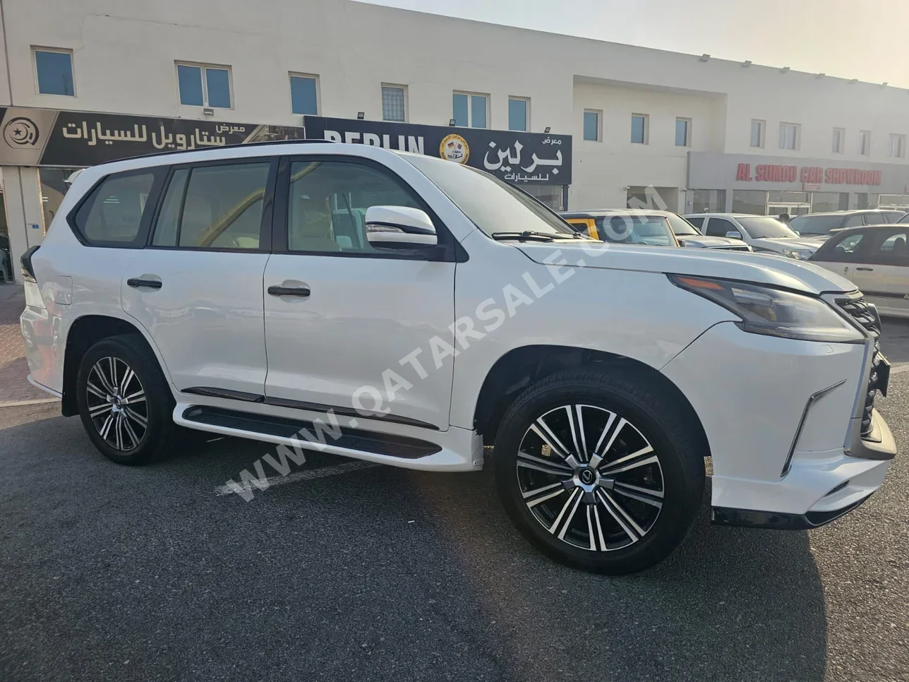 Lexus  LX  570  2009  Automatic  243,000 Km  8 Cylinder  Four Wheel Drive (4WD)  SUV  White