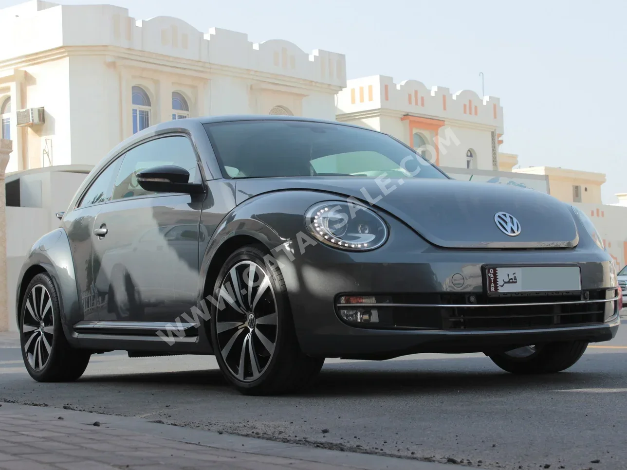 Volkswagen  Beetle  2016  Automatic  178,000 Km  4 Cylinder  Rear Wheel Drive (RWD)  Hatchback  Gray