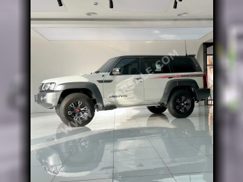 Nissan  Patrol  Super Safari  2023  Manual  33,000 Km  6 Cylinder  Four Wheel Drive (4WD)  SUV  Beige  With Warranty