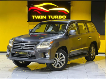 Lexus  LX  570  2013  Automatic  187,000 Km  8 Cylinder  Four Wheel Drive (4WD)  SUV  Gray