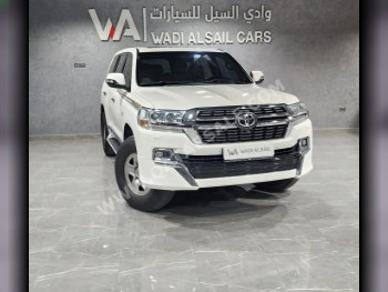 Toyota  Land Cruiser  VXR  2020  Automatic  157,000 Km  8 Cylinder  Four Wheel Drive (4WD)  SUV  White