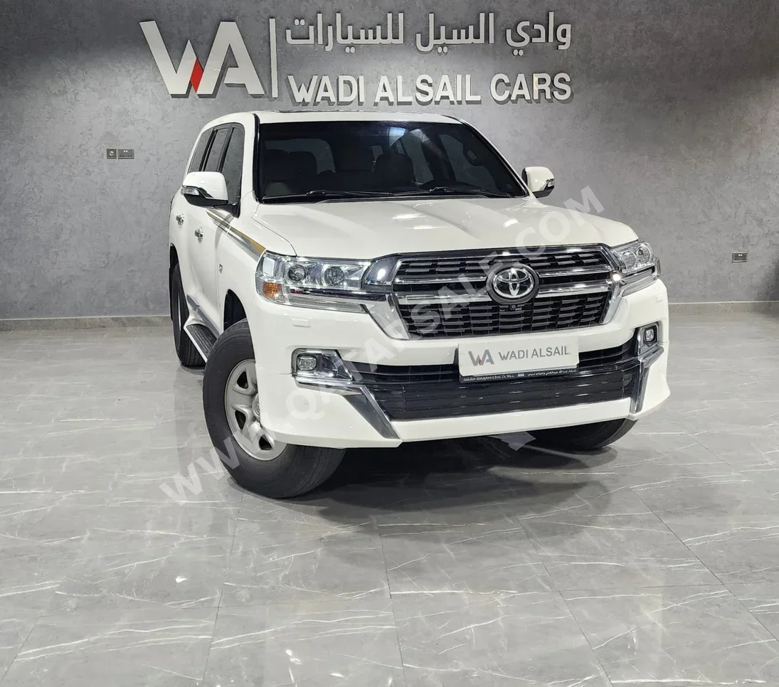 Toyota  Land Cruiser  VXR  2020  Automatic  157,000 Km  8 Cylinder  Four Wheel Drive (4WD)  SUV  White