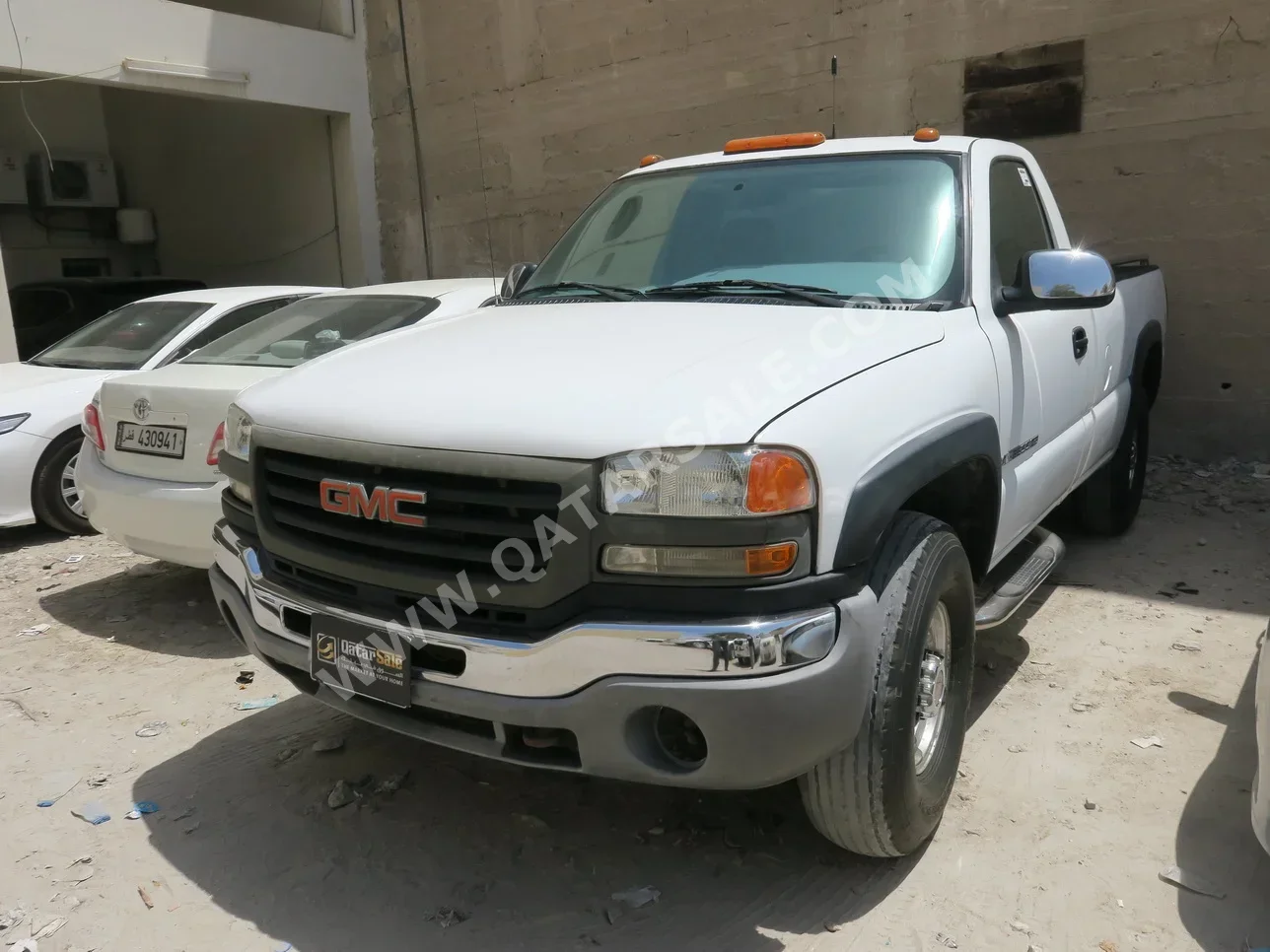 GMC  Sierra  2500 HD  2002  Automatic  390,000 Km  8 Cylinder  Rear Wheel Drive (RWD)  Pick Up  White