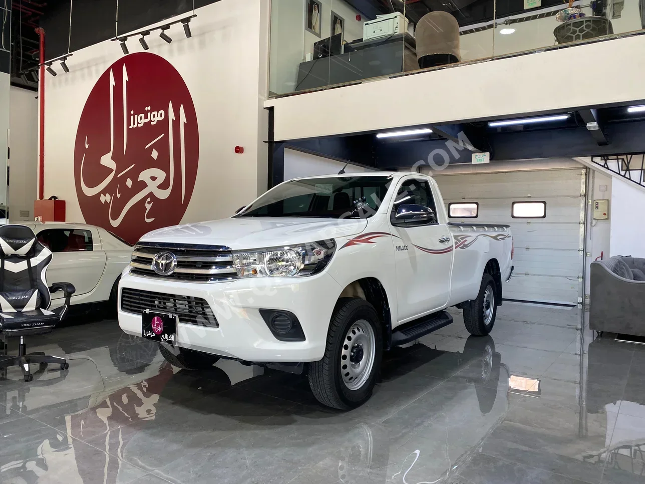 Toyota  Hilux  2025  Manual  4,000 Km  4 Cylinder  Four Wheel Drive (4WD)  Pick Up  White