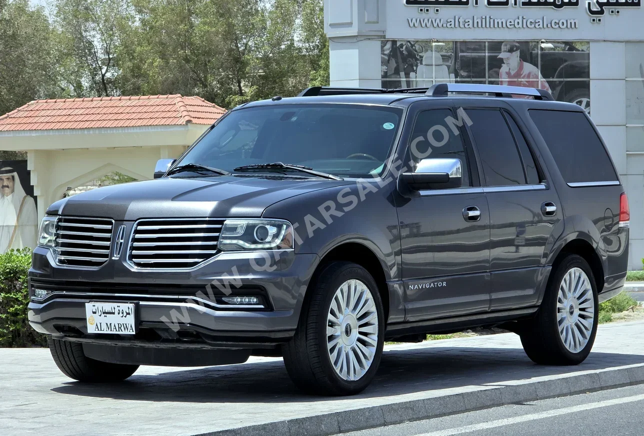 Lincoln  Navigator  2016  Automatic  88,000 Km  6 Cylinder  Four Wheel Drive (4WD)  SUV  Gray