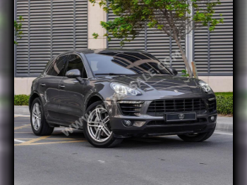 Porsche  Macan  2015  Automatic  50,000 Km  4 Cylinder  Four Wheel Drive (4WD)  SUV  Brown