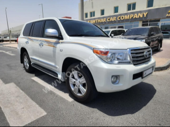 Toyota  Land Cruiser  VXR  2013  Automatic  250,000 Km  8 Cylinder  Four Wheel Drive (4WD)  SUV  White