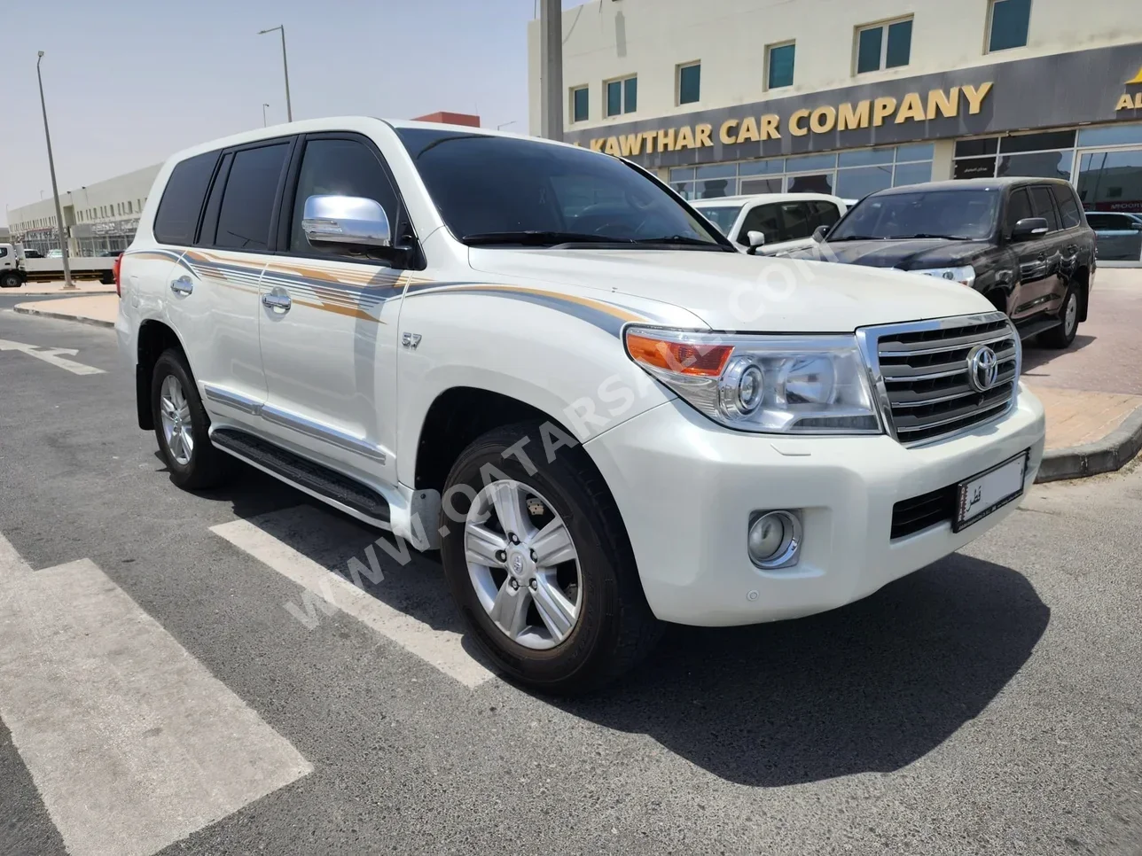 Toyota  Land Cruiser  VXR  2013  Automatic  250,000 Km  8 Cylinder  Four Wheel Drive (4WD)  SUV  White