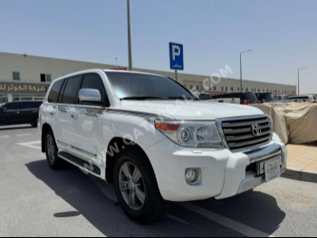 Toyota  Land Cruiser  GXR  2015  Automatic  262,000 Km  8 Cylinder  Four Wheel Drive (4WD)  SUV  White