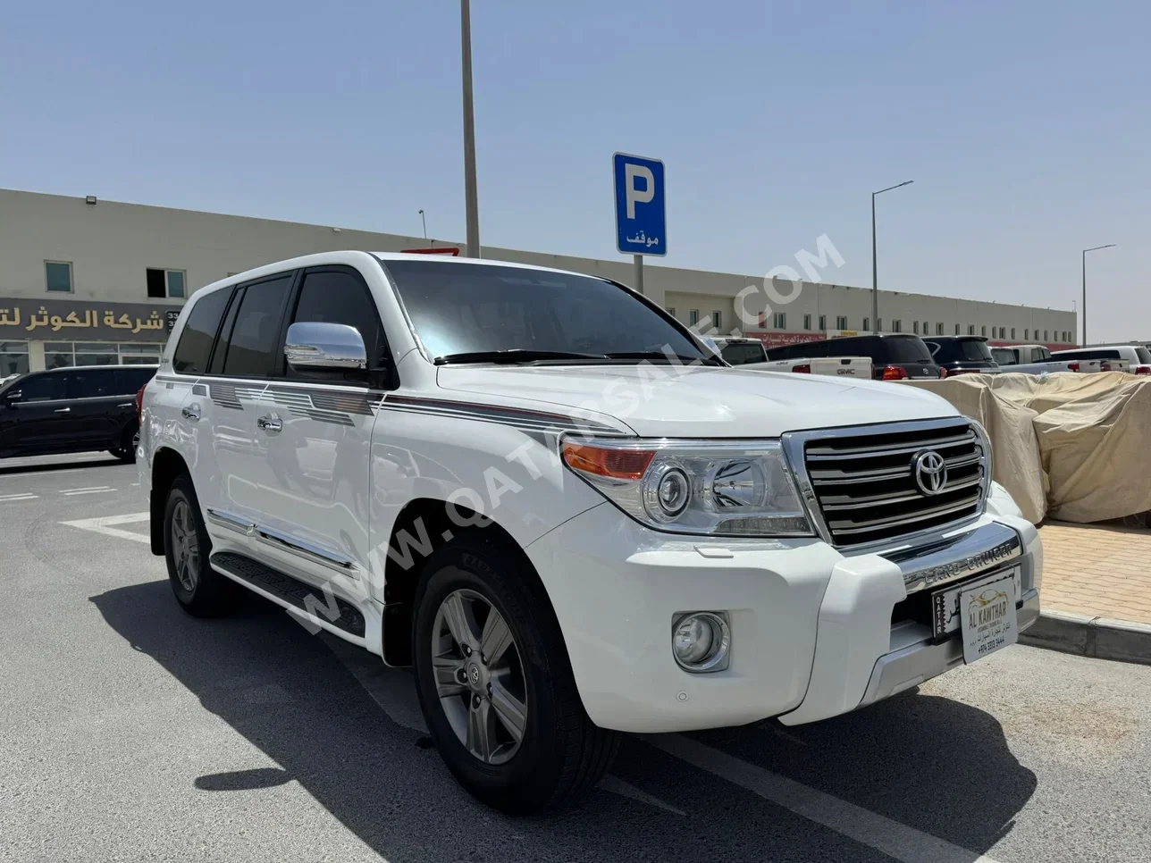 Toyota  Land Cruiser  GXR  2015  Automatic  262,000 Km  8 Cylinder  Four Wheel Drive (4WD)  SUV  White