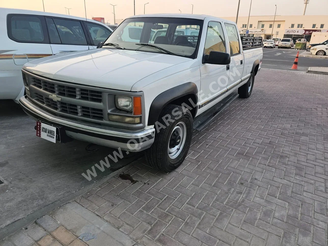 Chevrolet  Silverado  1998  Manual  108,000 Km  8 Cylinder  Four Wheel Drive (4WD)  Pick Up  White