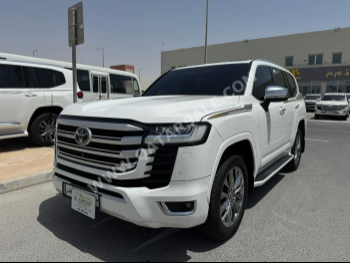 Toyota  Land Cruiser  VXR Twin Turbo  2022  Automatic  142,000 Km  6 Cylinder  Four Wheel Drive (4WD)  SUV  White