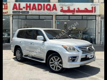 Lexus  LX  570 S  2014  Automatic  378,000 Km  8 Cylinder  Four Wheel Drive (4WD)  SUV  Silver