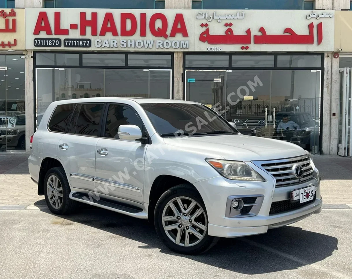 Lexus  LX  570 S  2014  Automatic  378,000 Km  8 Cylinder  Four Wheel Drive (4WD)  SUV  Silver