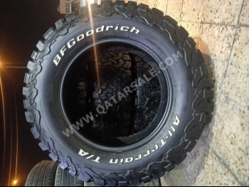 Tire & Rims BFgoodrich Made in United States of America (USA) /  4 Seasons  2756517 mm  17"