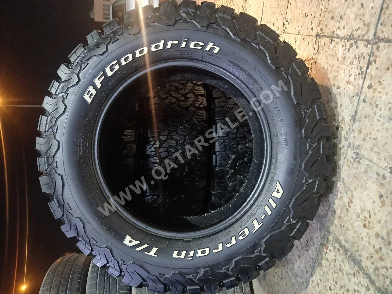 Tire & Rims BFgoodrich Made in United States of America (USA) /  4 Seasons  2756517 mm  17"