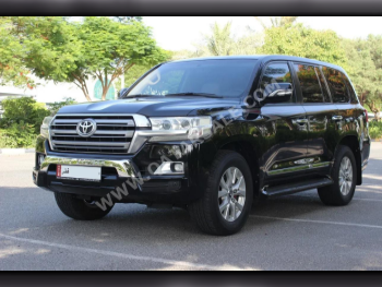  Toyota  Land Cruiser  GXR  2018  Automatic  195,000 Km  8 Cylinder  Four Wheel Drive (4WD)  SUV  Black  With Warranty