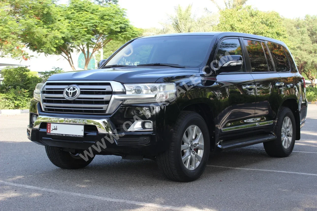  Toyota  Land Cruiser  GXR  2018  Automatic  195,000 Km  8 Cylinder  Four Wheel Drive (4WD)  SUV  Black  With Warranty
