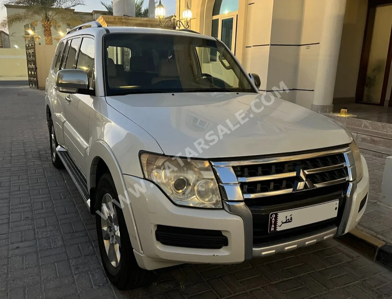 ميتسوبيشي  باجيرو  GLS  2016  اوتوماتيك  130,000 كم  6 سلندر  دفع رباعي  اس يو في  أبيض