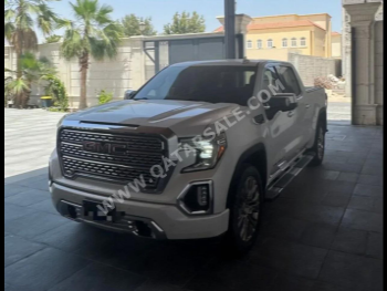 GMC  Sierra  Denali  2020  Automatic  93,000 Km  8 Cylinder  Four Wheel Drive (4WD)  Pick Up  White