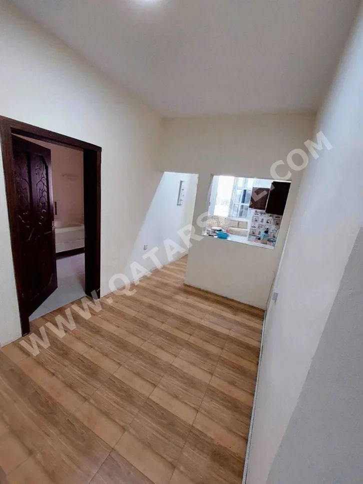1 Bedrooms  Studio  For Rent  in Doha -  Al Dafna  Semi Furnished