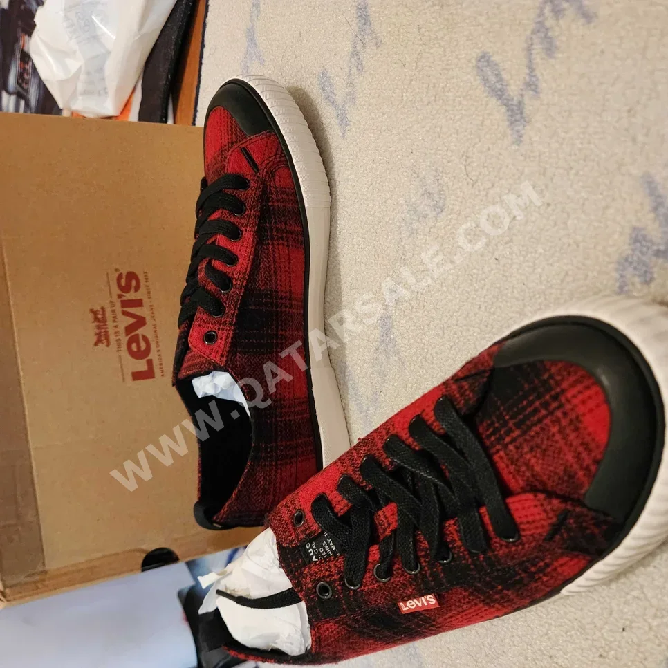 Shoes Levi's  Multi-Colored Size 44  China  Men