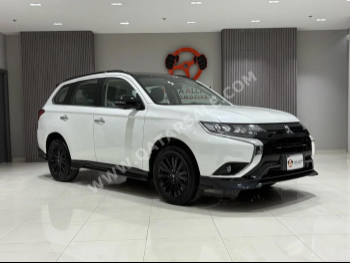 Mitsubishi  Outlander  Limited edition  2022  Automatic  0 Km  4 Cylinder  All Wheel Drive (AWD)  SUV  White  With Warranty