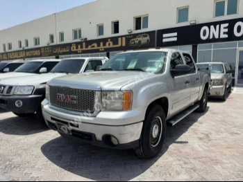 GMC  Sierra  SLE  2010  Automatic  242,000 Km  8 Cylinder  Four Wheel Drive (4WD)  Pick Up  Silver