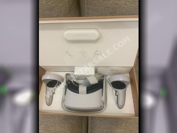 Meta  Oculus Quest 2  - Standalone  Wireless  Knuckles Included