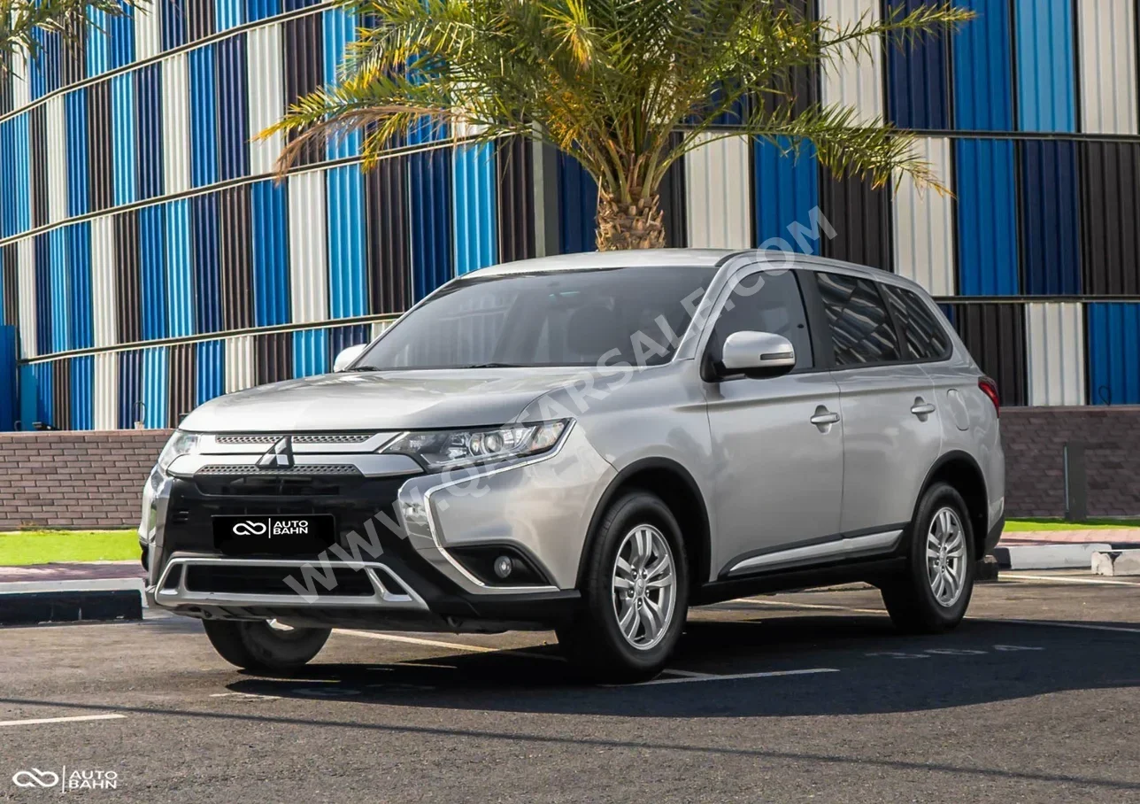 Mitsubishi  Outlander  2020  Automatic  98,000 Km  4 Cylinder  Four Wheel Drive (4WD)  SUV  Silver