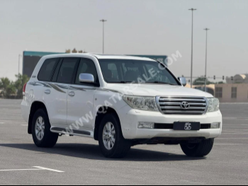 Toyota  Land Cruiser  GXR  2011  Automatic  238,000 Km  8 Cylinder  Four Wheel Drive (4WD)  SUV  White